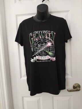 👠NWOT WICKED Tshirt👠